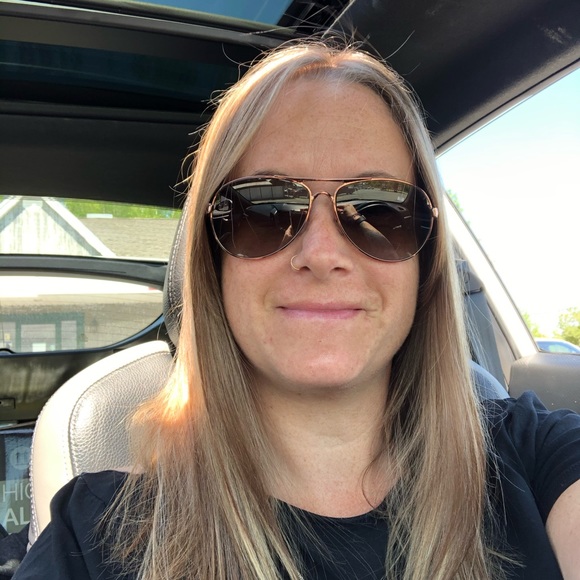 Meet your Posher, Jeanette - Picture 1 of 1